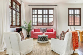 Secure & Central: Villa with Views [2 bed both ensuite]